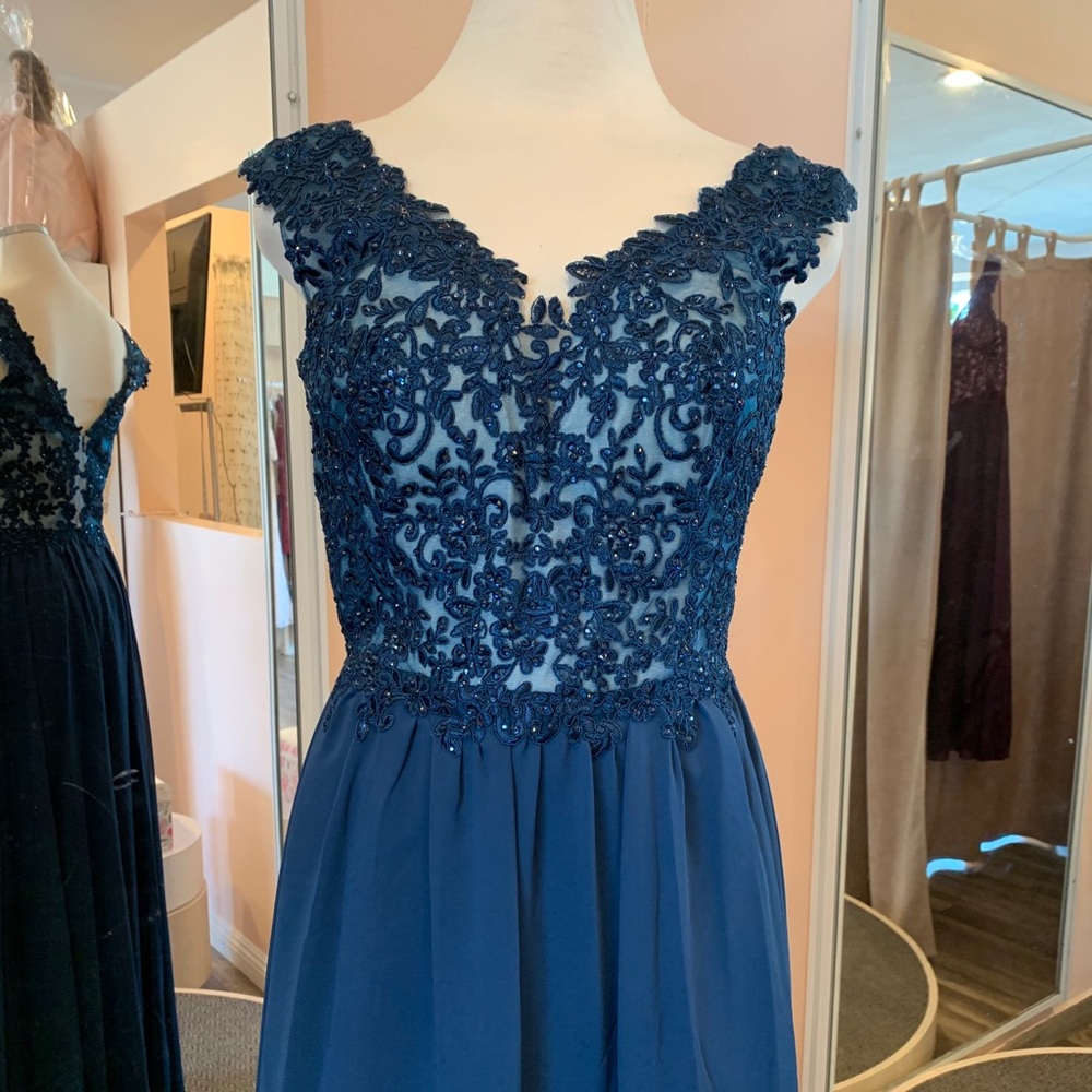 Nina Canacci Prom Gown or Special Occassio… - Picture 3 of 7